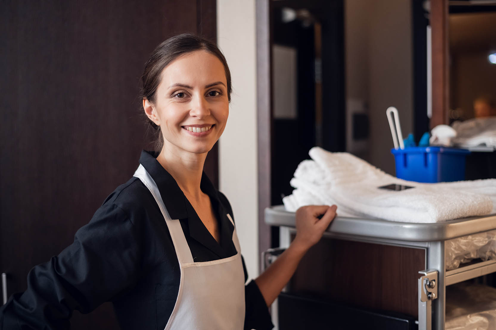 A,Portrait,Of,A,Smiling,Housekeeping,Lady,With,A,Cart