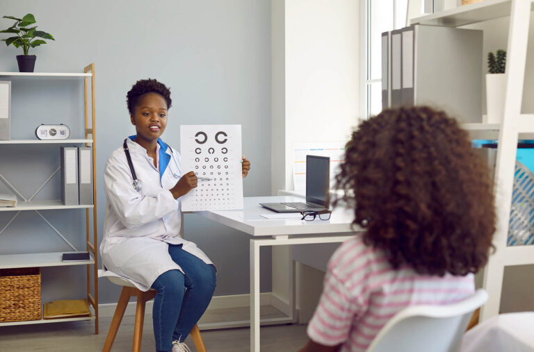 Child,Is,At,Ophthalmologist's,Appointment.,Female,Optometrist,Examines,Vision,Of