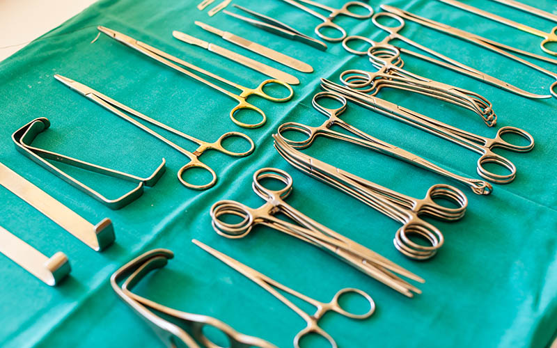 Surgical,Instruments,And,Tools,Including,Scalpels,,Forceps,And,Tweezers,Arranged