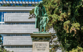 Zurich,,Switzerland ,April,29,,2018:,Johann,Heinrich,Pestalozzi,Memorial,Bronze