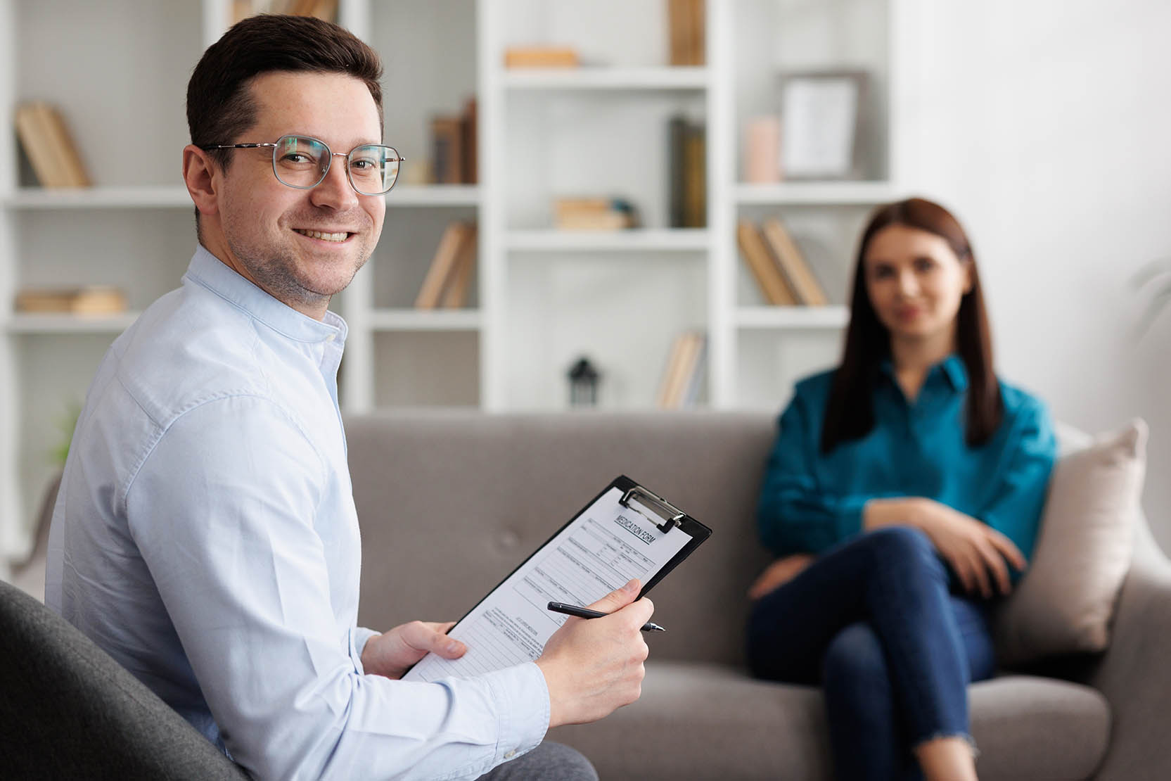 Portrait,Of,Professional,Psychologist,Consults,A,Female,Patient,In,A